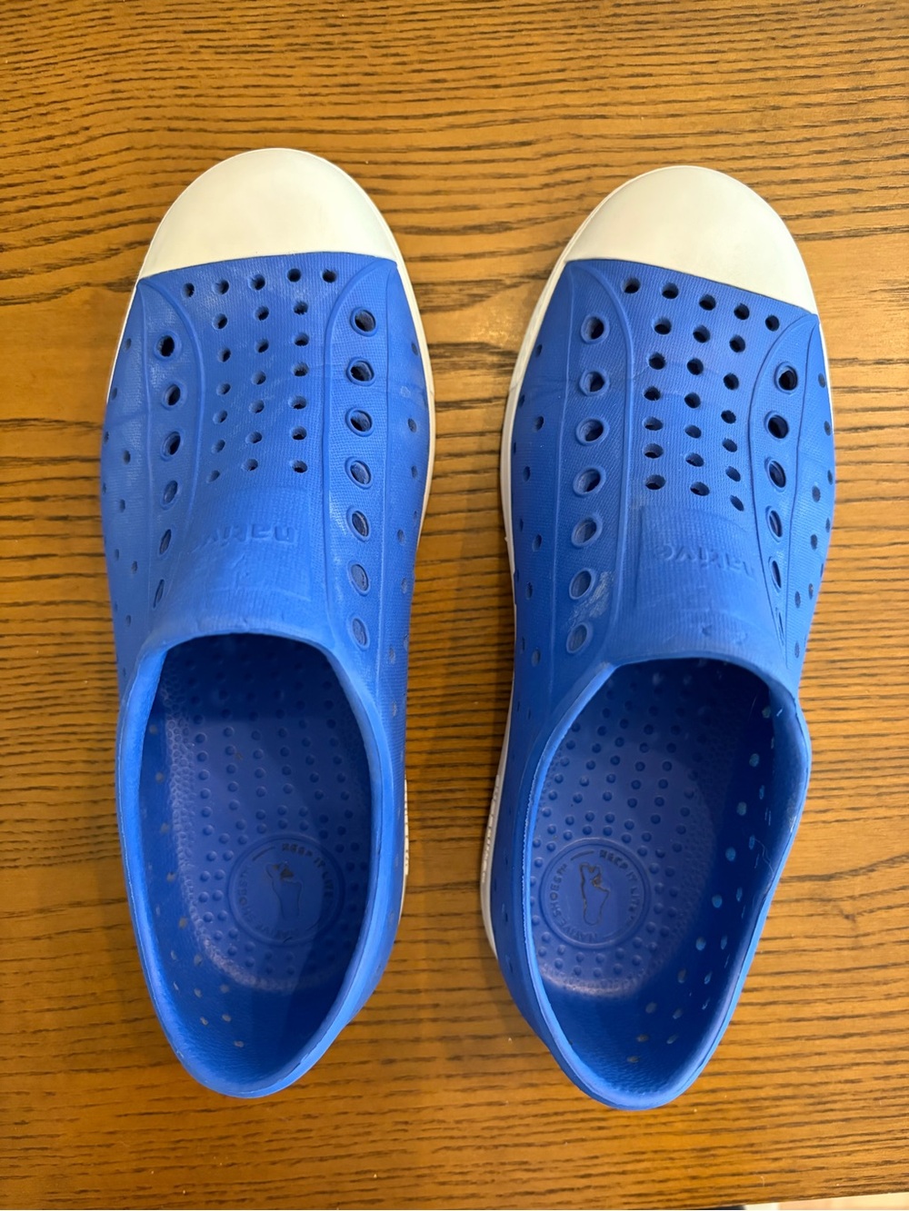 Natives Jefferson Slip-On Water Shoes – Youth Size J1 – Blue/White